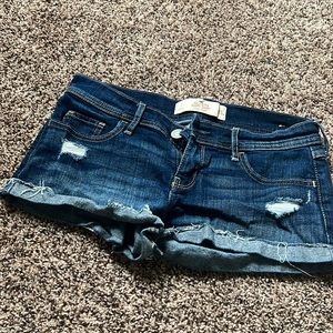 Hollister size 25